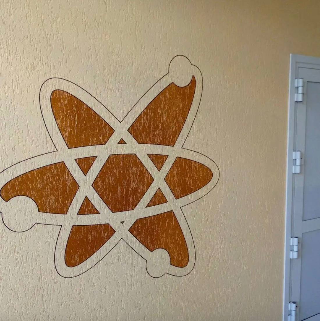 УФ печать на стене школы кабинет физики Красноярск